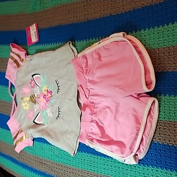 2 piece Tshirt and shorts set - Picture 1 of 6